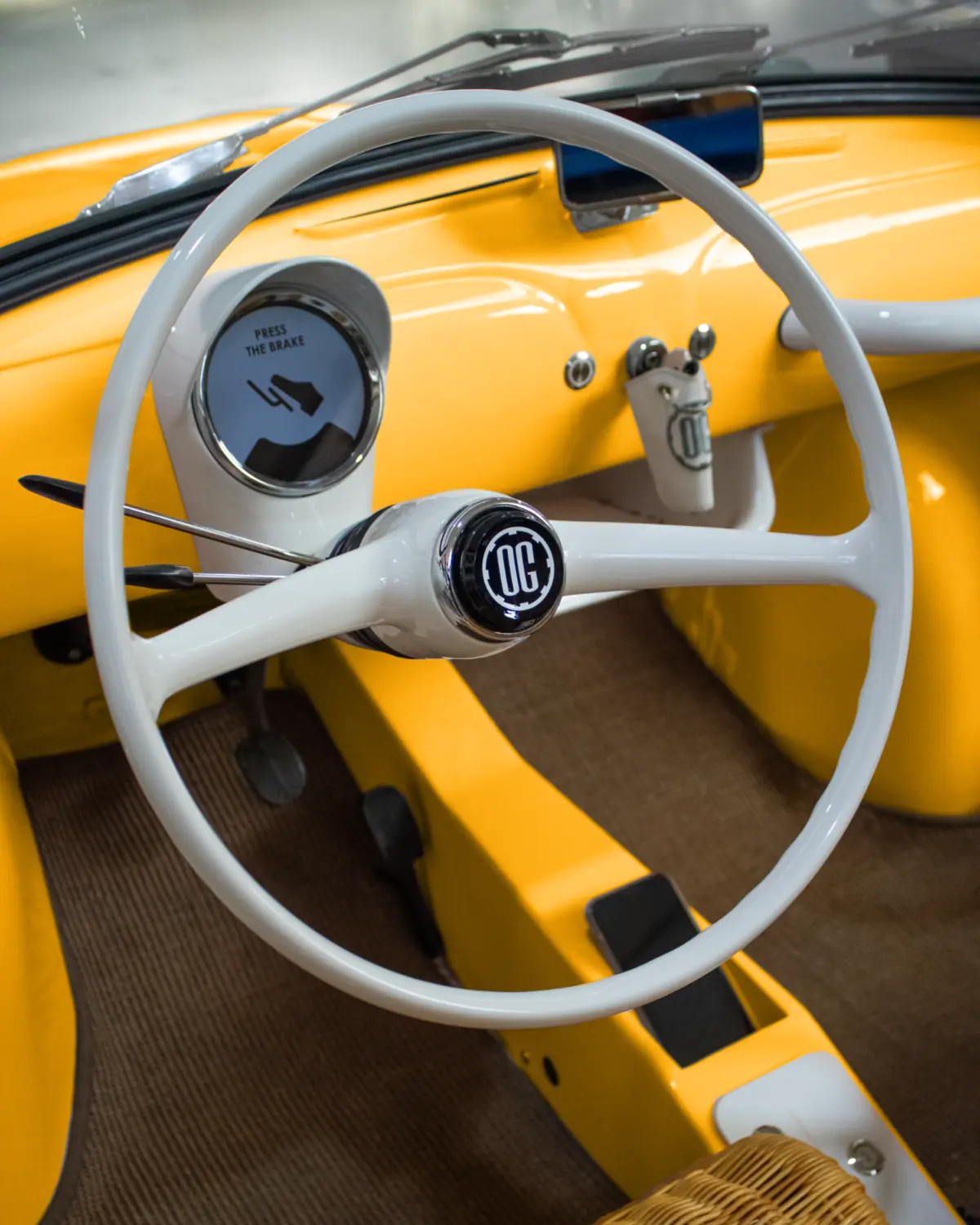 White steering wheel and bespoke dashboard of the electric LIDO Fiat 500 Jolly