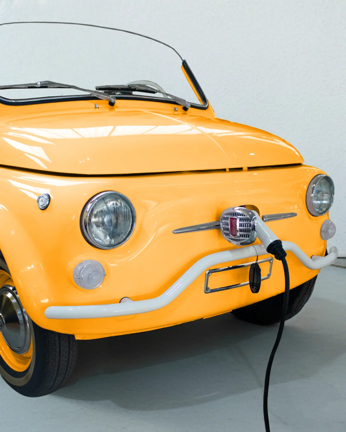 Electric LIDO Fiat 500 Jolly connected to its charging cable